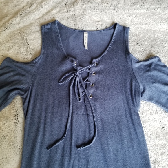 NWOT Cold Shoulder Lace-Up Top - Picture 2 of 5